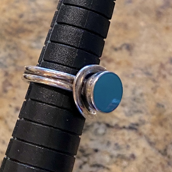 Vintage Silver and Turquoise Ring - Picture 6 of 8